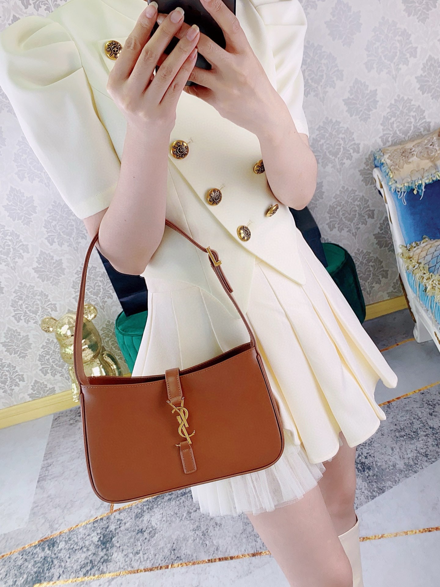 Bolso marrón y naranja claro