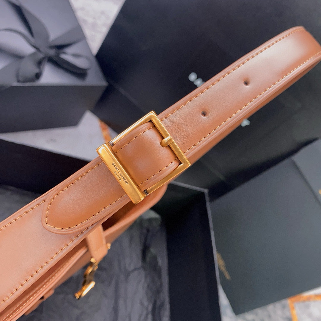 Bolso marrón y naranja claro