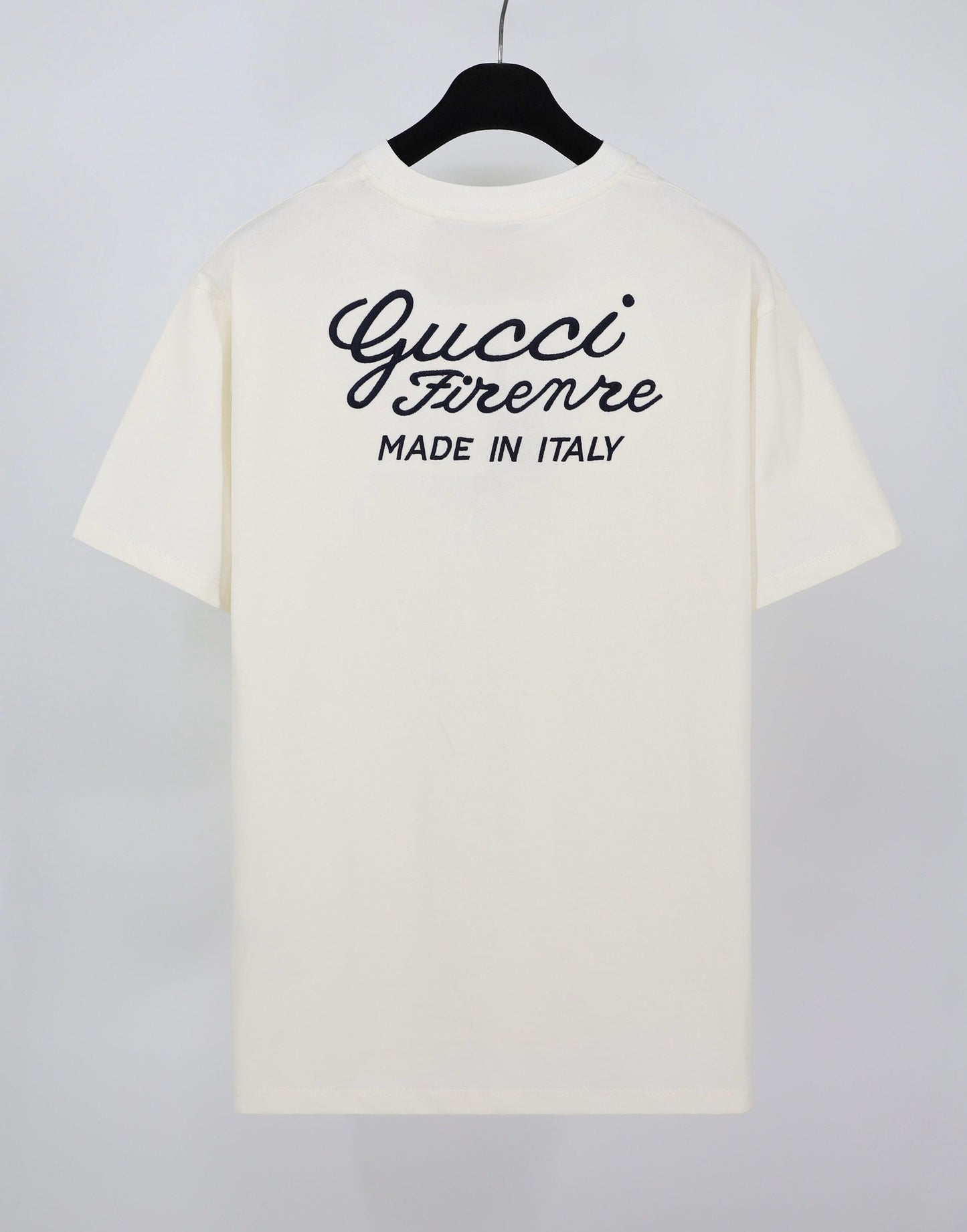 weißes T-Shirt
