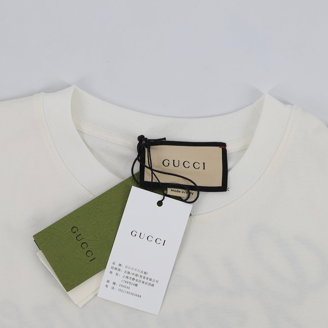 weißes T-Shirt