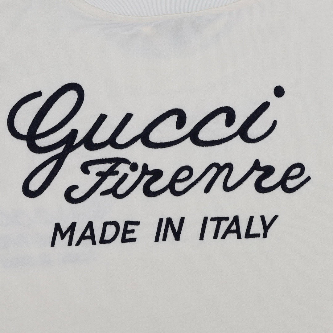 weißes T-Shirt