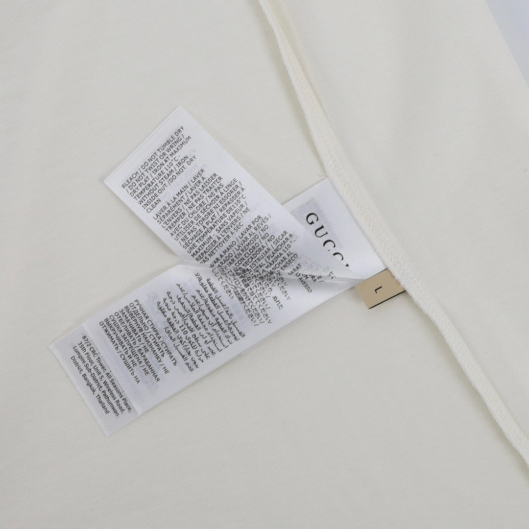 weißes T-Shirt