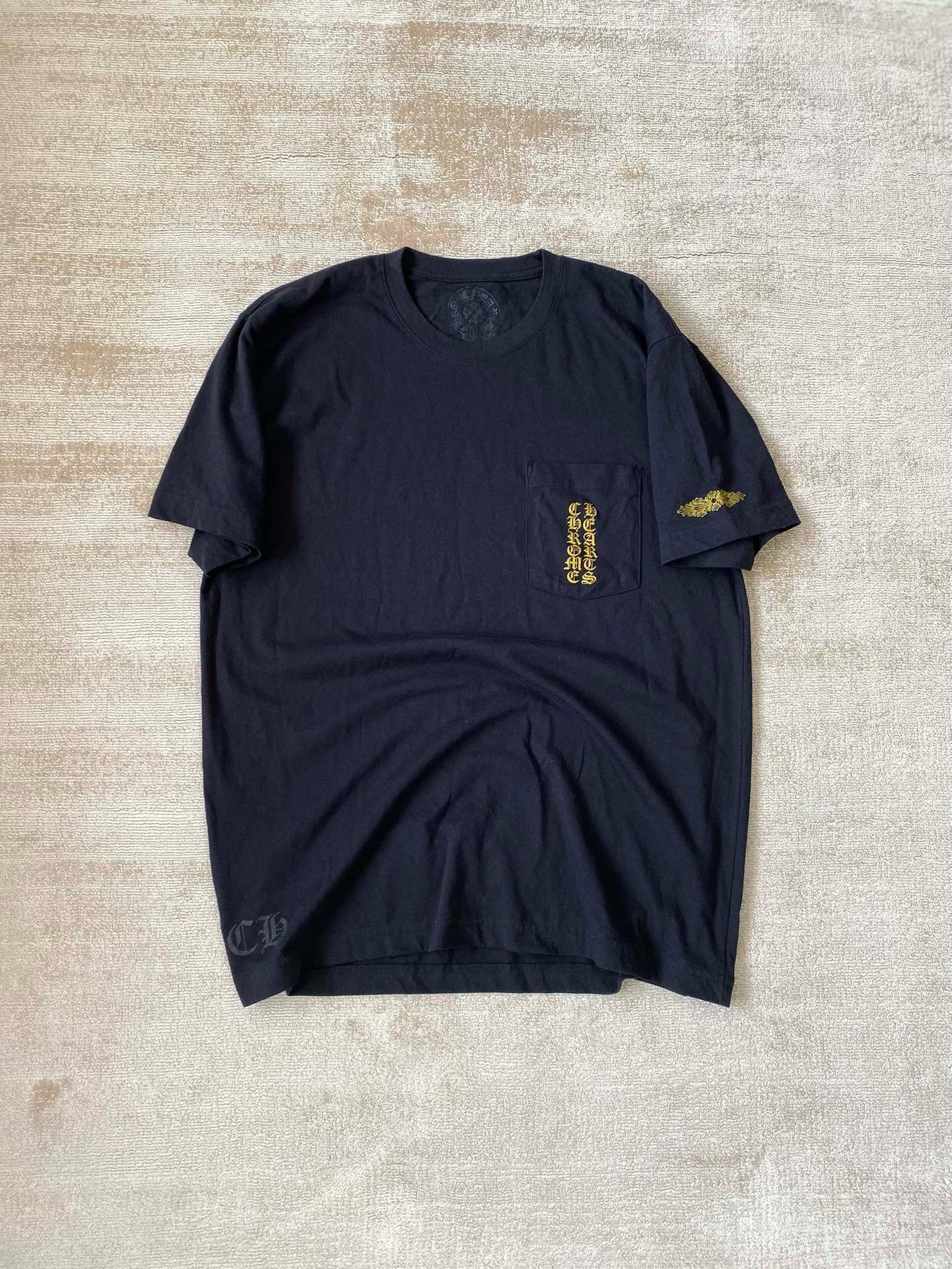camiseta negra