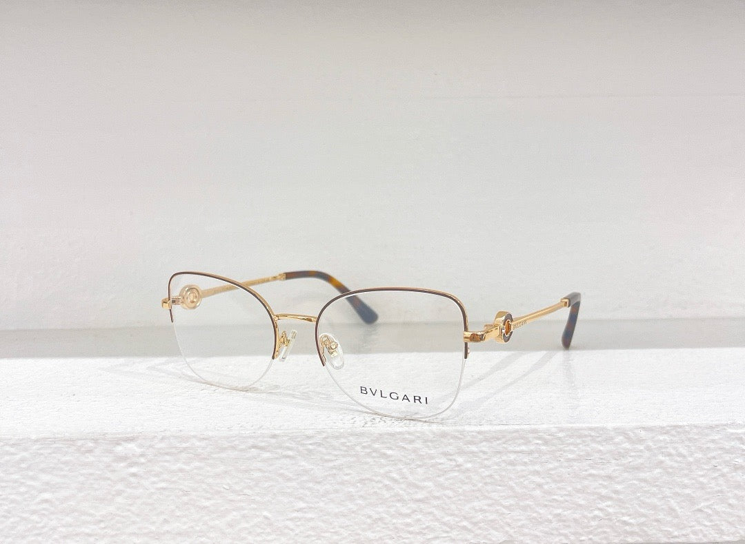 Gafas de sol marrones, rosas, negras y blancas