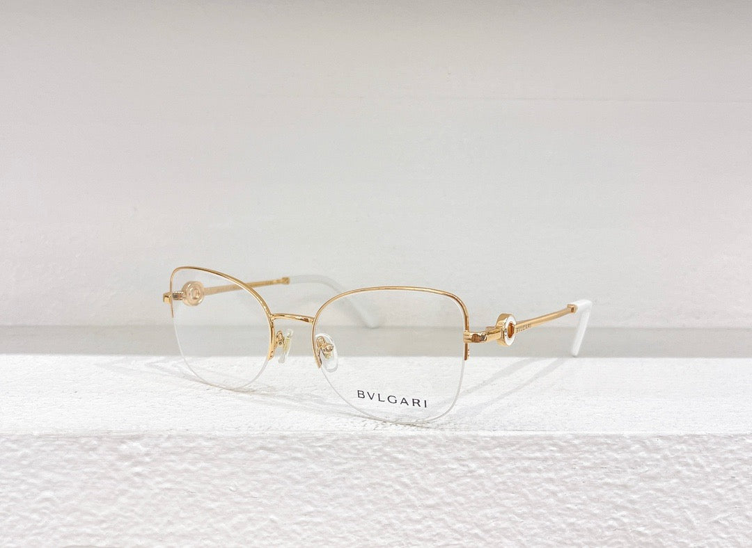 Gafas de sol marrones, rosas, negras y blancas