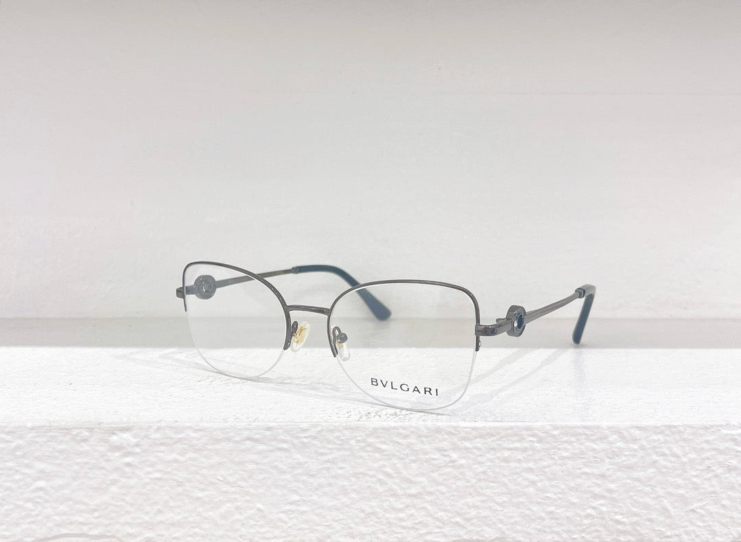 Gafas de sol marrones, rosas, negras y blancas
