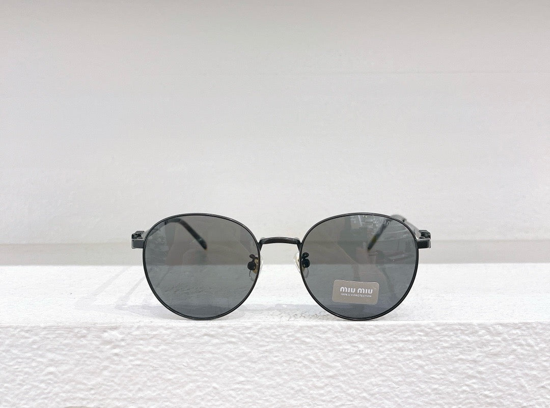 Gafas de sol verdes, negras y marrones