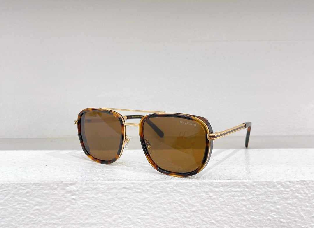Gafas de sol rosas, marrones y negras