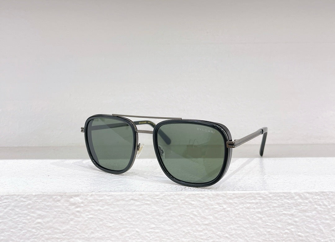 Gafas de sol rosas, marrones y negras