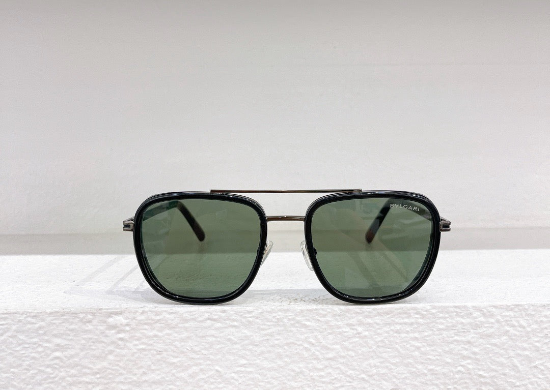 Gafas de sol rosas, marrones y negras