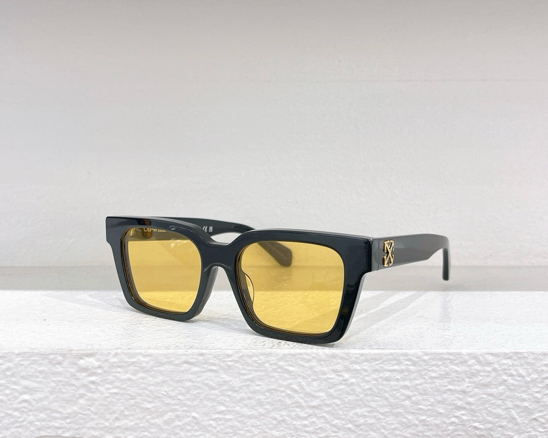 Gafas de sol blancas, marrones, azules y negras