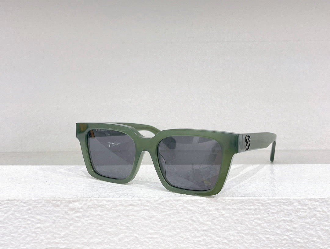 Gafas de sol blancas, marrones, azules y negras