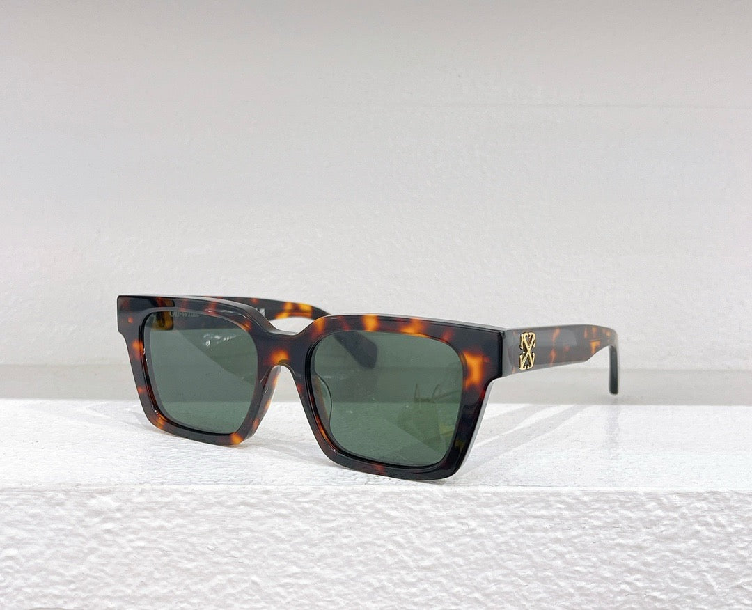 Gafas de sol blancas, marrones, azules y negras