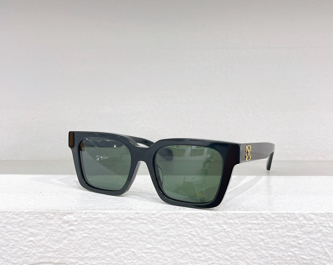Gafas de sol blancas, marrones, azules y negras