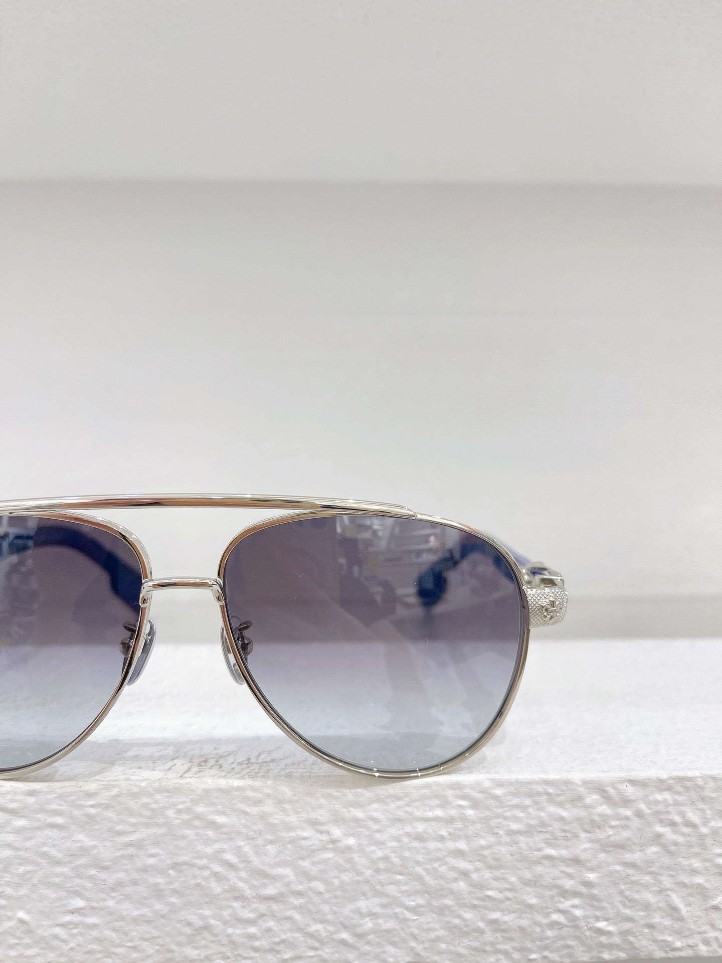 Gafas de sol negras, marrones y azules
