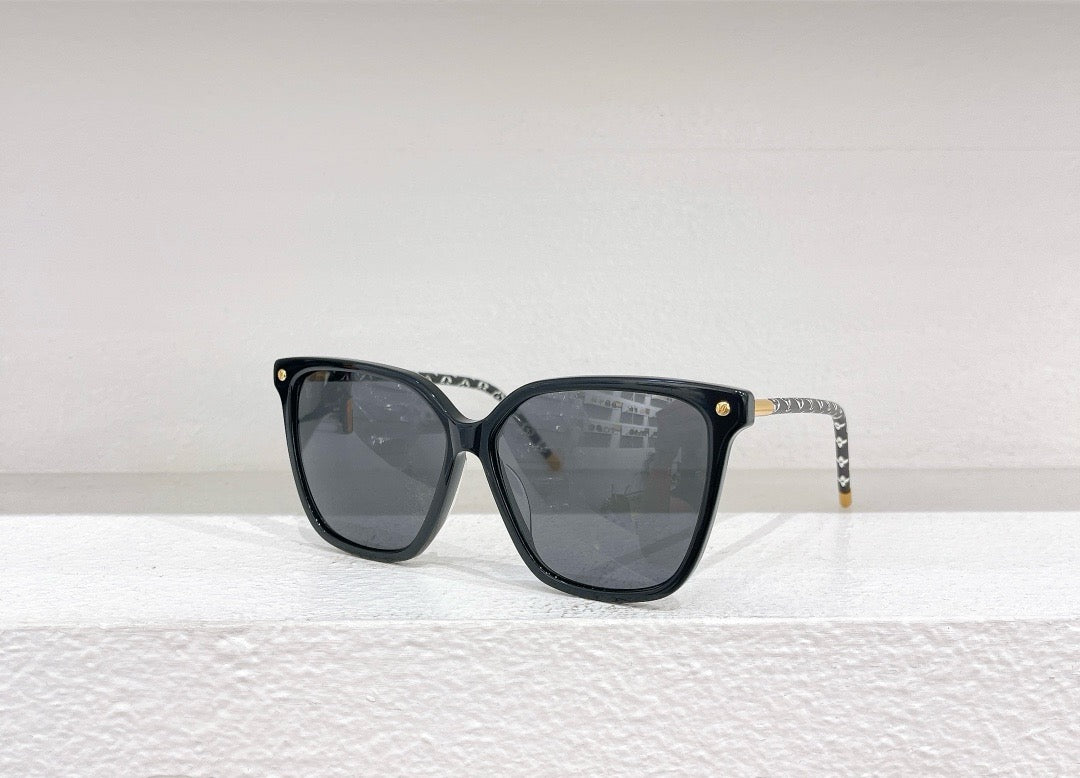 Gafas de sol negras, marrones y blancas