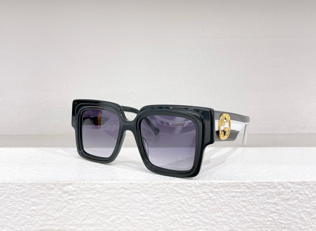 Gafas de sol negras, rojas y blancas