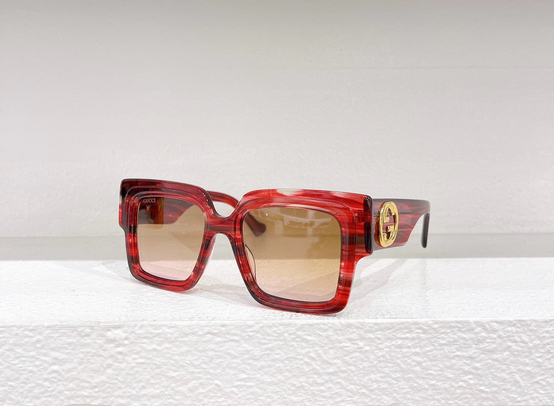 Gafas de sol negras, rojas y blancas