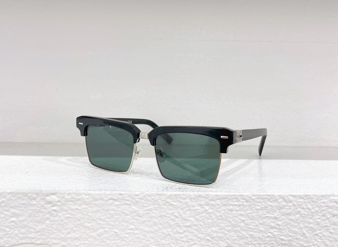 Gafas de sol negras, marrones, rosas y blancas