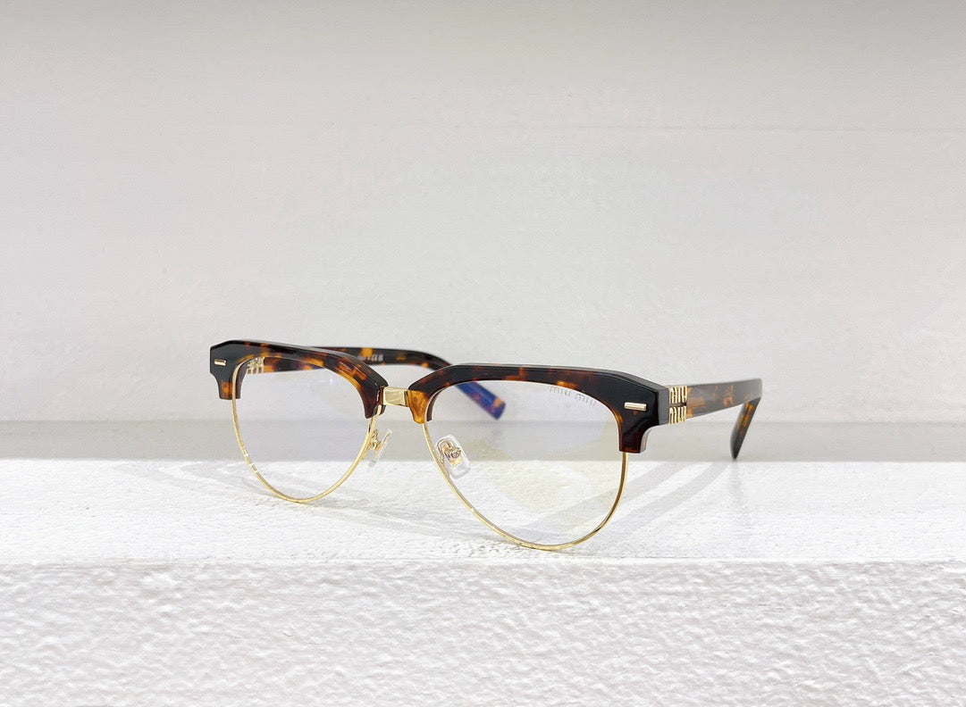 Gafas de sol marrones y negras