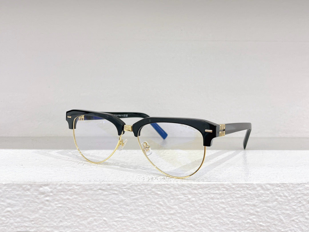 Gafas de sol marrones y negras