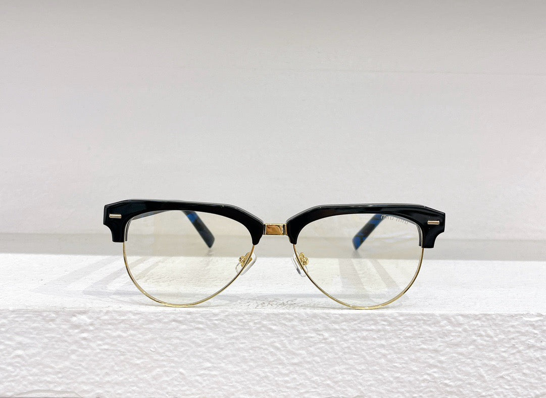 Gafas de sol marrones y negras