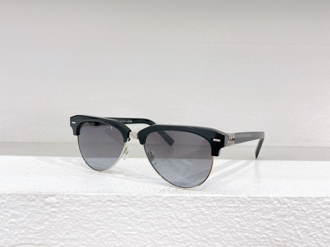 Gafas de sol marrones y negras