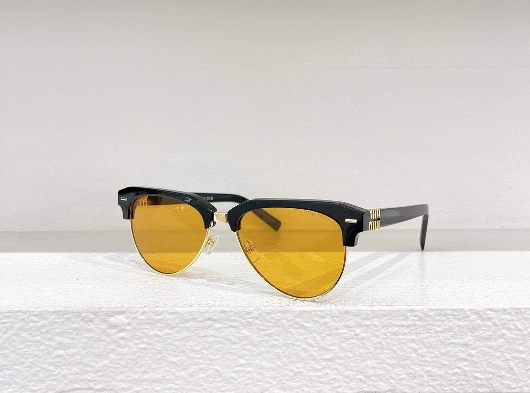 Gafas de sol marrones y negras