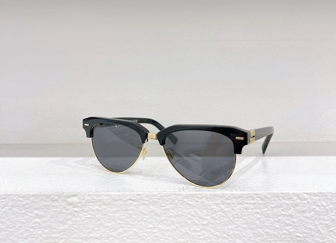 Gafas de sol marrones y negras