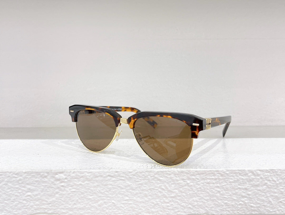 Gafas de sol marrones y negras
