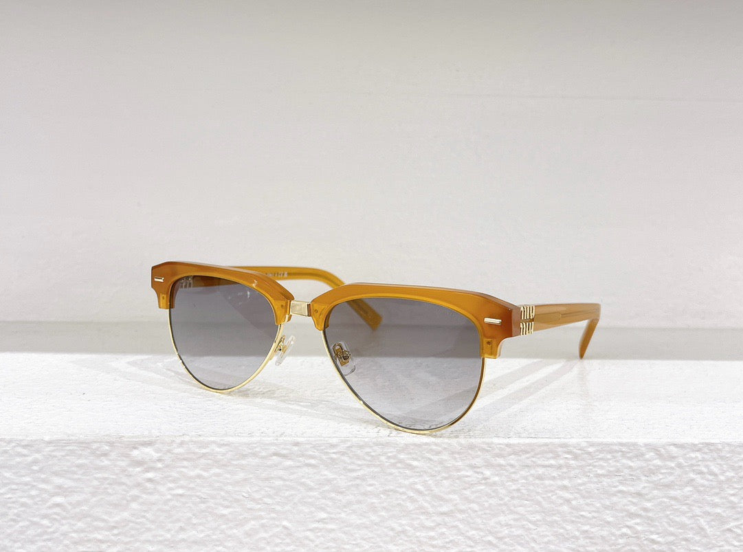 Gafas de sol marrones y negras