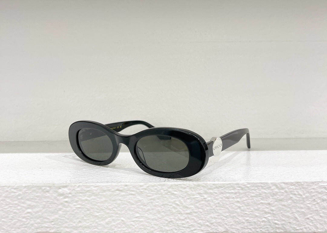 Gafas de sol negras, marrones, verdes y blancas