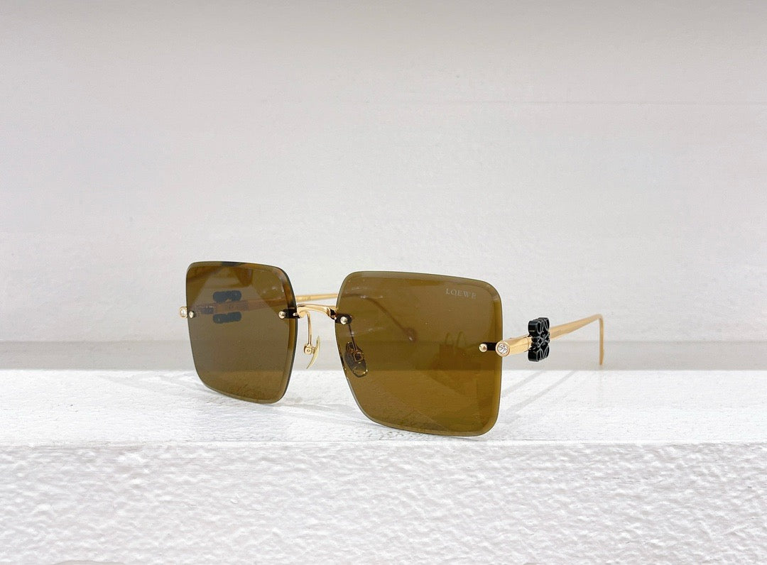 Gafas de sol azules, marrones, negras y rosas