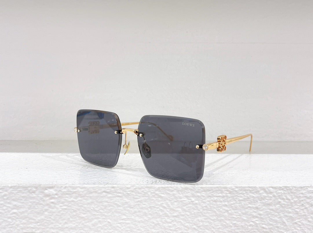 Gafas de sol azules, marrones, negras y rosas