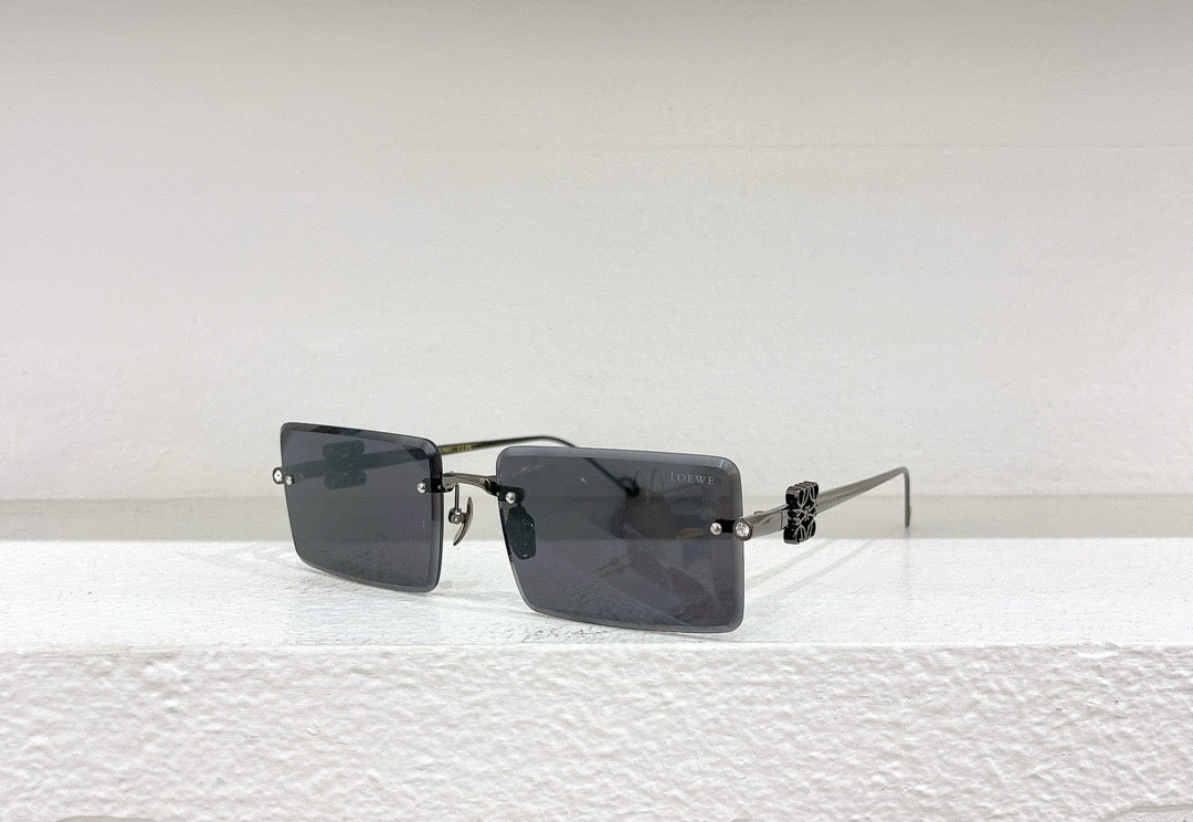 Gafas de sol azules, marrones, negras y rosas