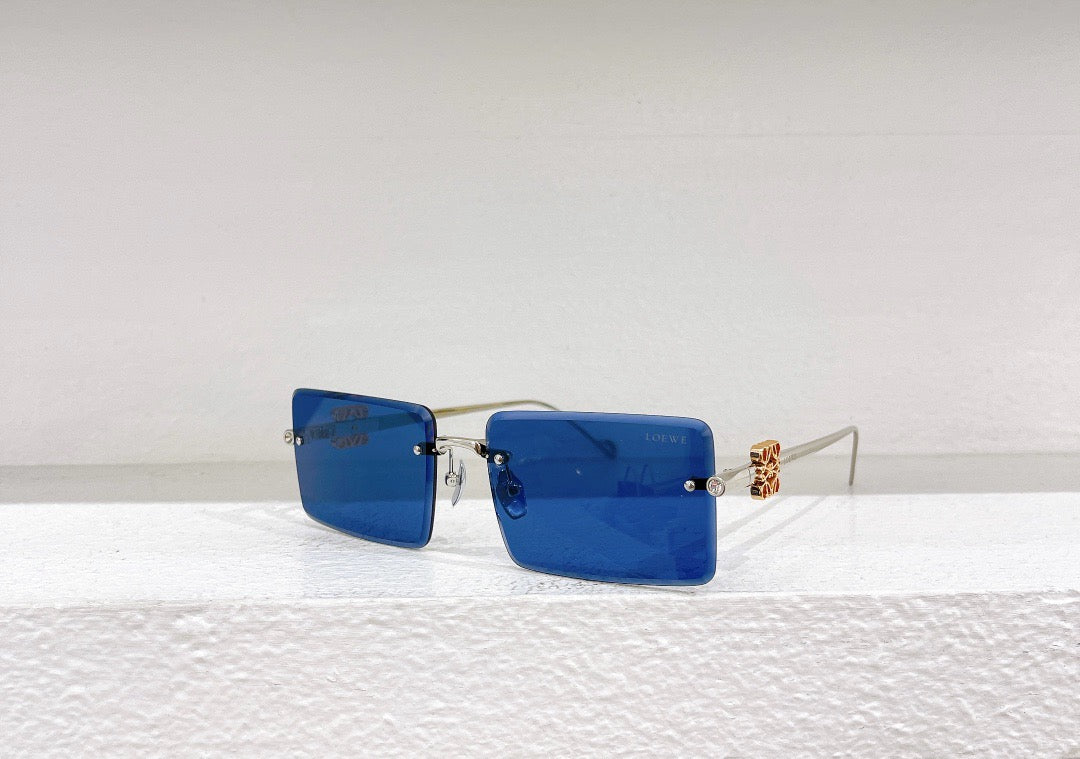 Gafas de sol azules, marrones, negras y rosas