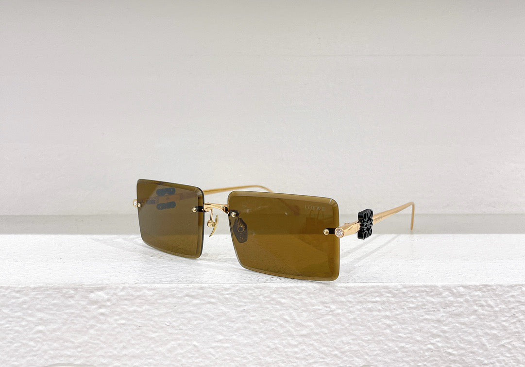 Gafas de sol azules, marrones, negras y rosas