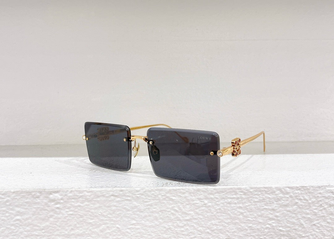 Gafas de sol azules, marrones, negras y rosas