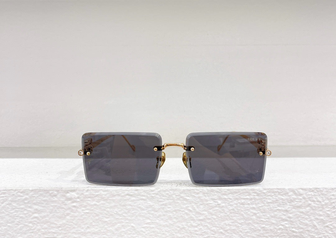 Gafas de sol azules, marrones, negras y rosas