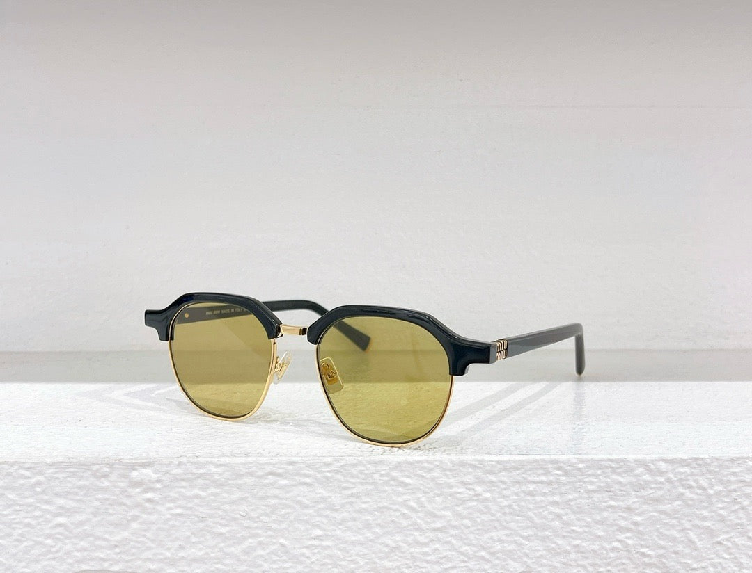Gafas de sol marrones y negras