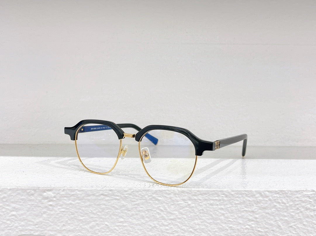 Gafas de sol marrones y negras