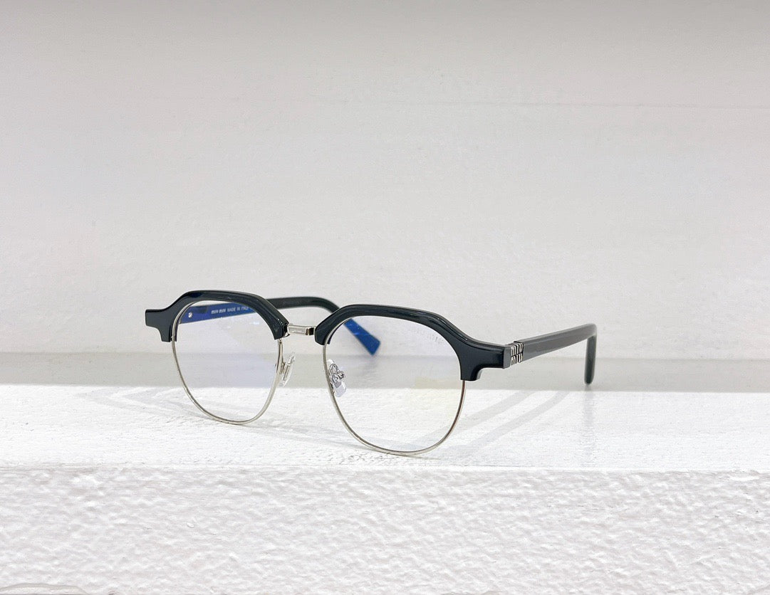 Gafas de sol marrones y negras