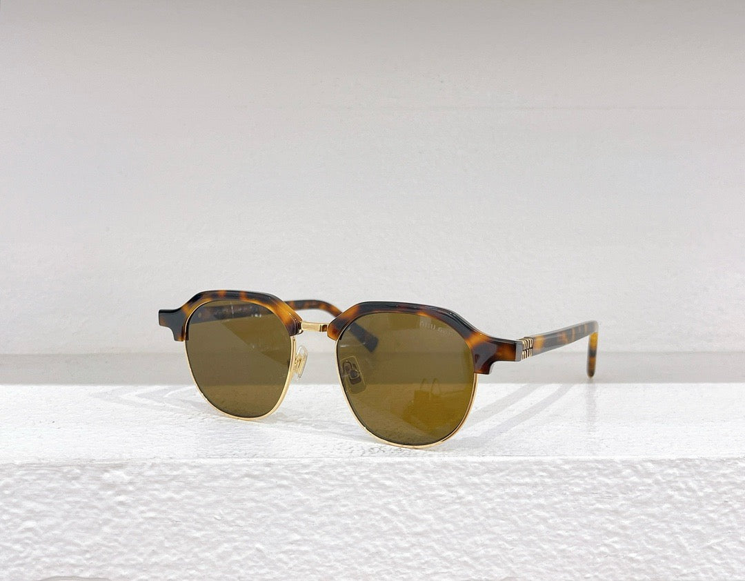 Gafas de sol marrones y negras