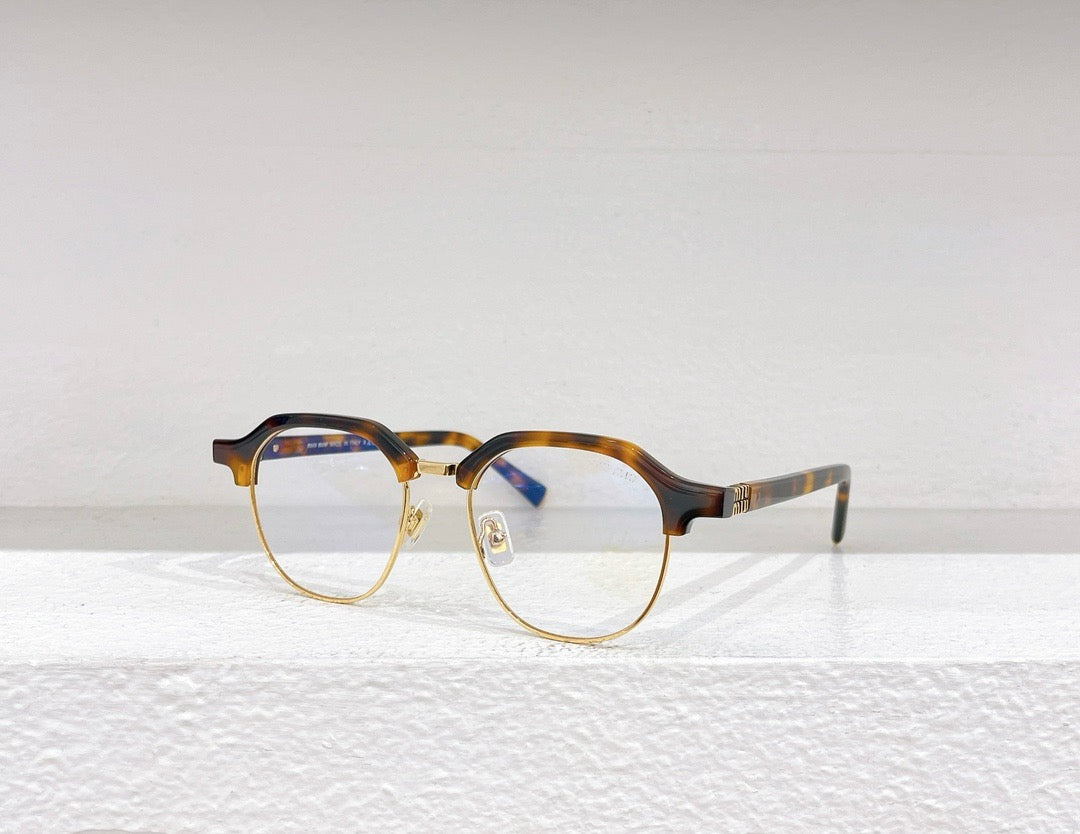 Gafas de sol marrones y negras