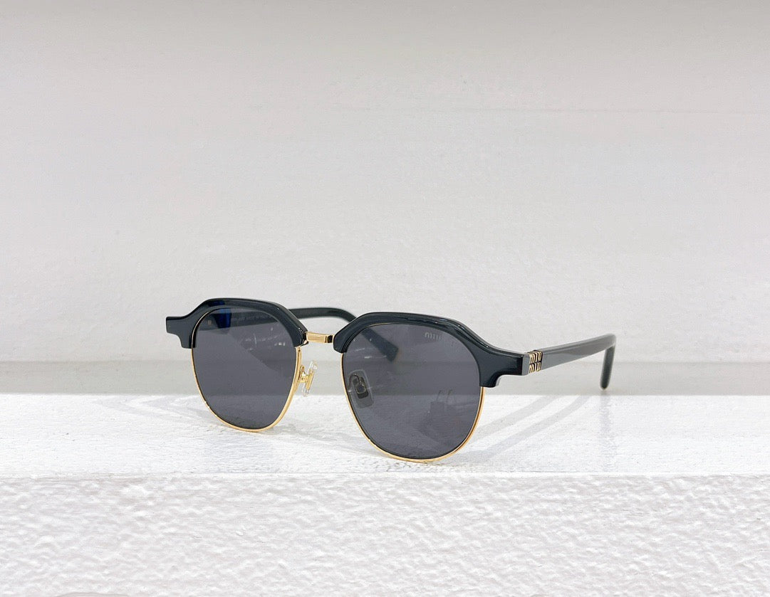 Gafas de sol marrones y negras