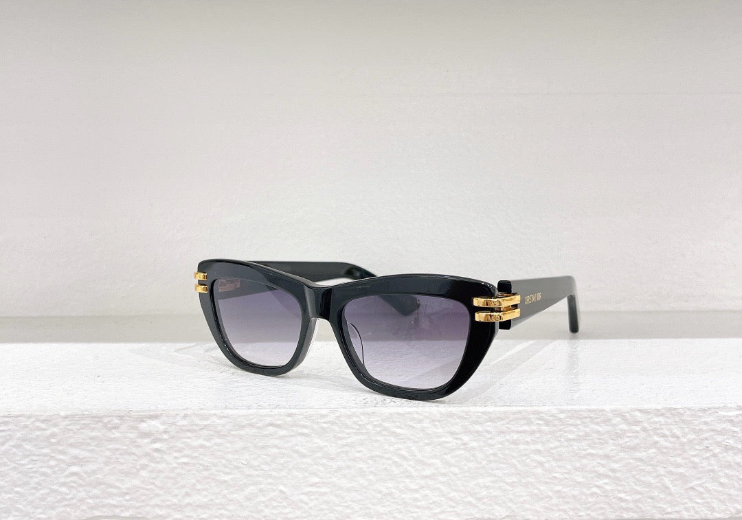 Weiße, braune, schwarze und blaue Sonnenbrille