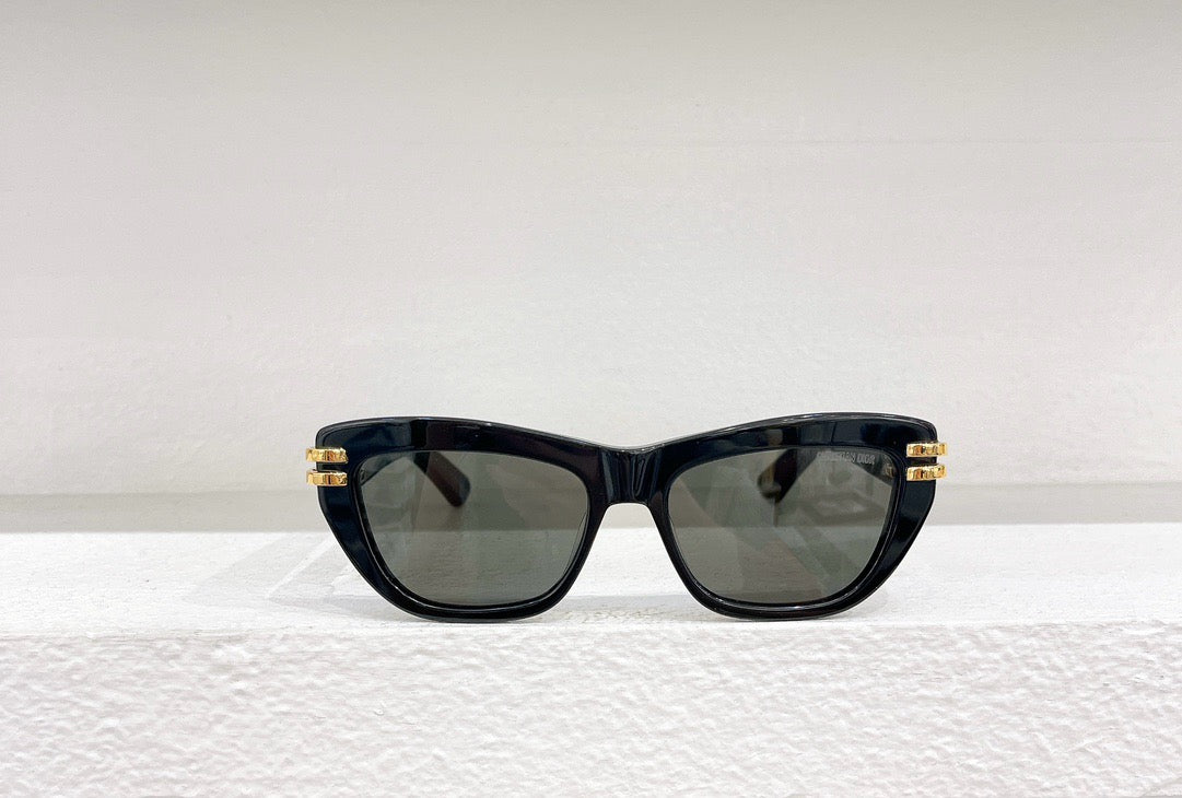 Weiße, braune, schwarze und blaue Sonnenbrille