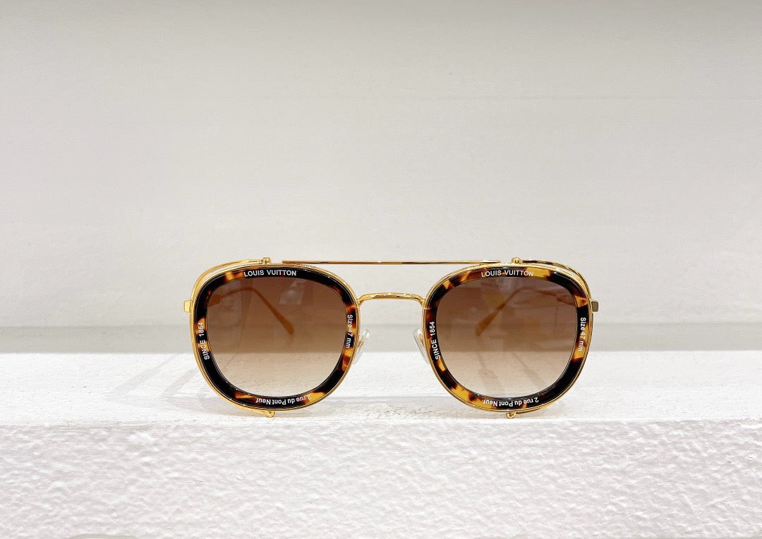 Gafas de sol negras, blancas y marrones