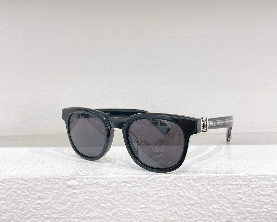 Gafas de sol negras, blancas y marrones