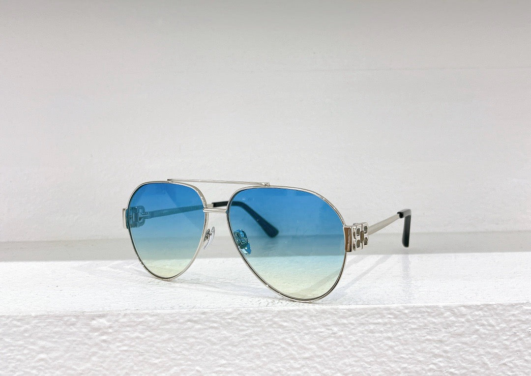 Gafas de sol negras, marrones y azules
